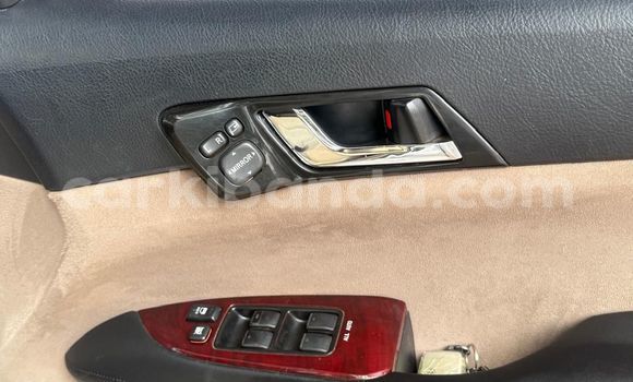 Nunua Ilio tumika Toyota Mark X Fedha Gari ndani ya Kampala nchini Uganda Nunua Ilio tumika Toyota Mark X Fedha Gari ndani ya Kampala nchini Uganda