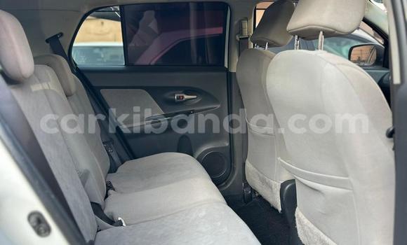 Acheter Neuf Voiture Toyota IST Blanc à Kampala, Ouganda Acheter Neuf Voiture Toyota IST Blanc à Kampala, Ouganda