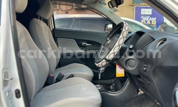 Acheter Neuf Voiture Toyota IST Blanc à Kampala, Ouganda Acheter Neuf Voiture Toyota IST Blanc à Kampala, Ouganda