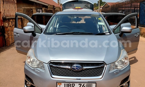 Nunua Ilio tumika Subaru Impreza Fedha Gari ndani ya Kampala nchini Uganda