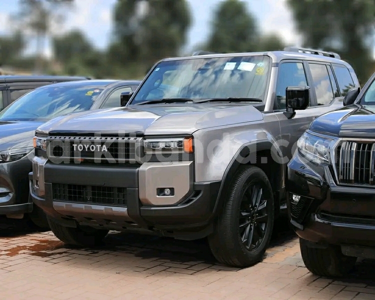 Big with watermark toyota prado uganda kampala 25841