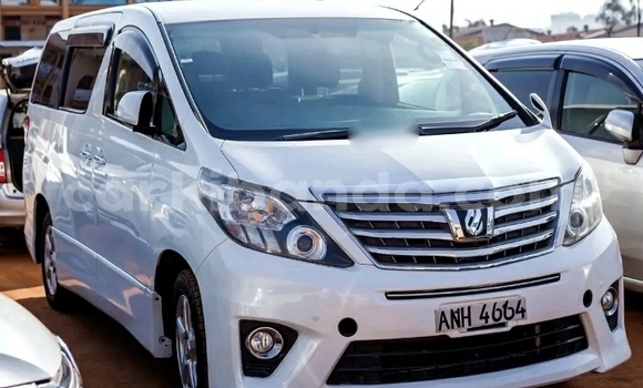 Gura Yakoze Toyota Alphard White Imodoka i Kampala mu Uganda Gura Yakoze Toyota Alphard White Imodoka i Kampala mu Uganda