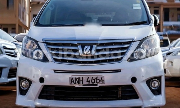 Gura Yakoze Toyota Alphard White Imodoka i Kampala mu Uganda Gura Yakoze Toyota Alphard White Imodoka i Kampala mu Uganda