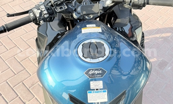 Acheter Occasion Moto Kawasaki Ninja Beige à Kampala, Ouganda Acheter Occasion Moto Kawasaki Ninja Beige à Kampala, Ouganda