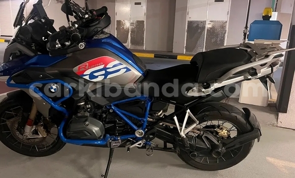 Acheter Occasion Moto BMW R1200GS Adventure Beige à Kampala, Ouganda Acheter Occasion Moto BMW R1200GS Adventure Beige à Kampala, Ouganda