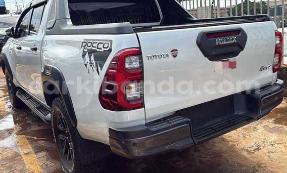 Gura Nshya Toyota Hiluxe Revo White Imodoka i Kampala mu Uganda Gura Nshya Toyota Hiluxe Revo White Imodoka i Kampala mu Uganda