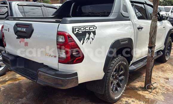 Gura Nshya Toyota Hiluxe Revo White Imodoka i Kampala mu Uganda Gura Nshya Toyota Hiluxe Revo White Imodoka i Kampala mu Uganda