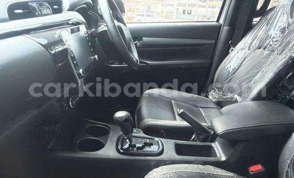Gura Nshya Toyota Hiluxe Revo White Imodoka i Kampala mu Uganda Gura Nshya Toyota Hiluxe Revo White Imodoka i Kampala mu Uganda