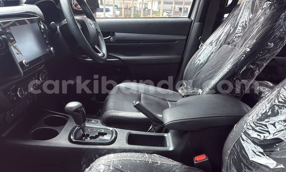 Gura Nshya Toyota Hiluxe Revo White Imodoka i Kampala mu Uganda Gura Nshya Toyota Hiluxe Revo White Imodoka i Kampala mu Uganda