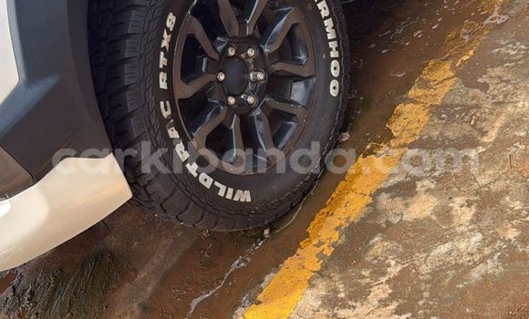 Gura Nshya Toyota Hiluxe Revo White Imodoka i Kampala mu Uganda Gura Nshya Toyota Hiluxe Revo White Imodoka i Kampala mu Uganda