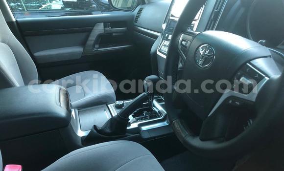 Gura Nshya Toyota Land Cruiser Black Imodoka i Kampala mu Uganda Gura Nshya Toyota Land Cruiser Black Imodoka i Kampala mu Uganda