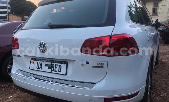 Nunua Mpya Volkswagen Touareg Nyeupe Gari ndani ya Kampala nchini Uganda Nunua Mpya Volkswagen Touareg Nyeupe Gari ndani ya Kampala nchini Uganda