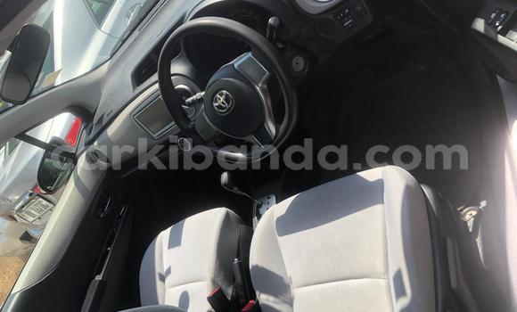 Nunua Mpya Toyota Vitz Fedha Gari ndani ya Kampala nchini Uganda Nunua Mpya Toyota Vitz Fedha Gari ndani ya Kampala nchini Uganda
