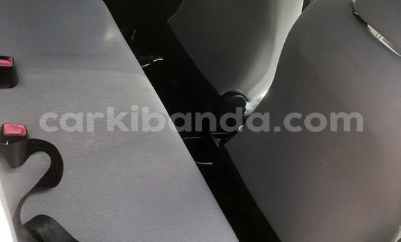 Nunua Mpya Toyota Vitz Fedha Gari ndani ya Kampala nchini Uganda Nunua Mpya Toyota Vitz Fedha Gari ndani ya Kampala nchini Uganda