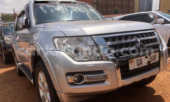 Gura Nshya Mitsubishi Pajero Silver Imodoka i Kampala mu Uganda