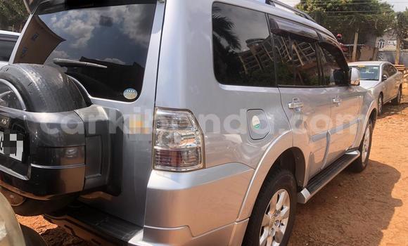 Gura Nshya Mitsubishi Pajero Silver Imodoka i Kampala mu Uganda Gura Nshya Mitsubishi Pajero Silver Imodoka i Kampala mu Uganda