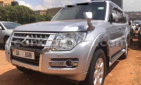 Gura Nshya Mitsubishi Pajero Silver Imodoka i Kampala mu Uganda Gura Nshya Mitsubishi Pajero Silver Imodoka i Kampala mu Uganda