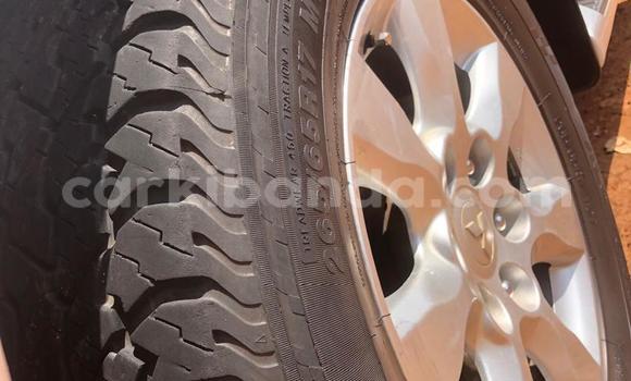 Gura Nshya Mitsubishi Pajero Silver Imodoka i Kampala mu Uganda Gura Nshya Mitsubishi Pajero Silver Imodoka i Kampala mu Uganda