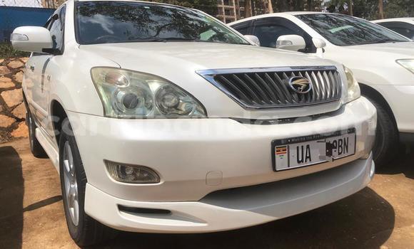 Gura Nshya Toyota Harrier White Imodoka i Kampala mu Uganda Gura Nshya Toyota Harrier White Imodoka i Kampala mu Uganda