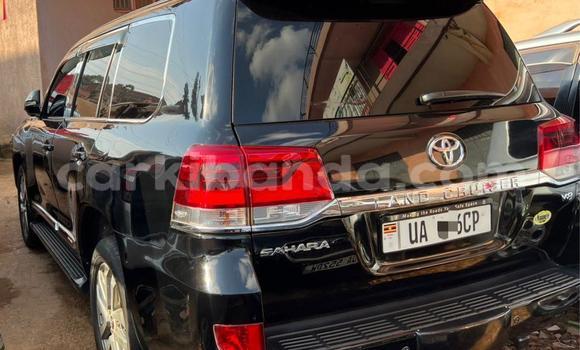 Nunua Mpya Toyota Land Cruiser Nyeusi Gari ndani ya Kampala nchini Uganda Nunua Mpya Toyota Land Cruiser Nyeusi Gari ndani ya Kampala nchini Uganda