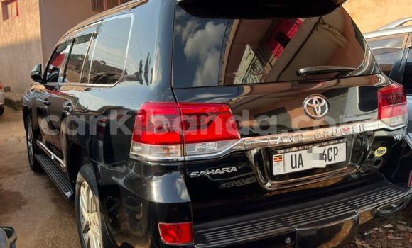 Nunua Mpya Toyota Land Cruiser Nyeusi Gari ndani ya Kampala nchini Uganda Nunua Mpya Toyota Land Cruiser Nyeusi Gari ndani ya Kampala nchini Uganda
