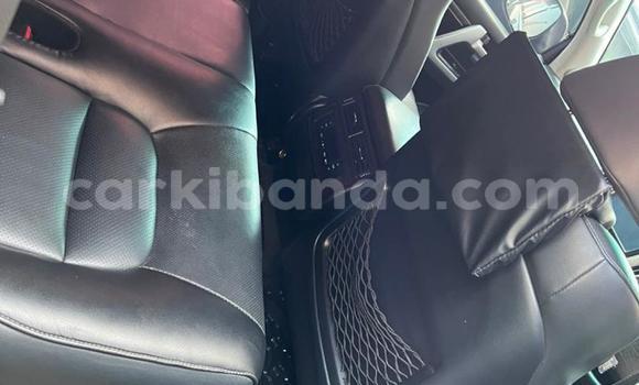 Nunua Mpya Toyota Land Cruiser Nyeusi Gari ndani ya Kampala nchini Uganda Nunua Mpya Toyota Land Cruiser Nyeusi Gari ndani ya Kampala nchini Uganda