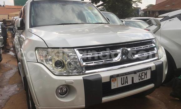 Acheter Neuf Voiture Mitsubishi Pajero Blanc à Kampala, Ouganda Acheter Neuf Voiture Mitsubishi Pajero Blanc à Kampala, Ouganda