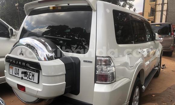 Gura Nshya Mitsubishi Pajero White Imodoka i Kampala mu Uganda Gura Nshya Mitsubishi Pajero White Imodoka i Kampala mu Uganda