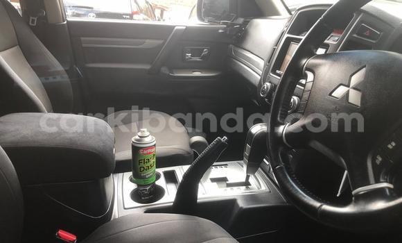 Gura Nshya Mitsubishi Pajero White Imodoka i Kampala mu Uganda Gura Nshya Mitsubishi Pajero White Imodoka i Kampala mu Uganda