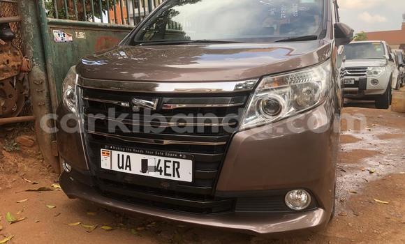 Nunua Mpya Toyota Noah Nyingine Gari ndani ya Kampala nchini Uganda Nunua Mpya Toyota Noah Nyingine Gari ndani ya Kampala nchini Uganda