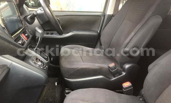 Nunua Mpya Toyota Noah Nyingine Gari ndani ya Kampala nchini Uganda Nunua Mpya Toyota Noah Nyingine Gari ndani ya Kampala nchini Uganda