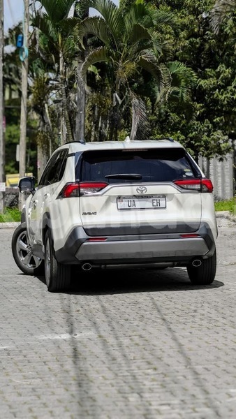 Big with watermark toyota rav4 uganda kampala 25880
