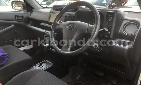 Gura Nshya Toyota Succeed White Imodoka i Kampala mu Uganda Gura Nshya Toyota Succeed White Imodoka i Kampala mu Uganda
