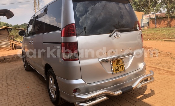 Gura Nshya Toyota Noah Silver Imodoka i Kampala mu Uganda Gura Nshya Toyota Noah Silver Imodoka i Kampala mu Uganda