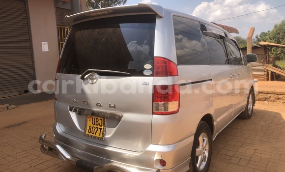 Gura Nshya Toyota Noah Silver Imodoka i Kampala mu Uganda Gura Nshya Toyota Noah Silver Imodoka i Kampala mu Uganda