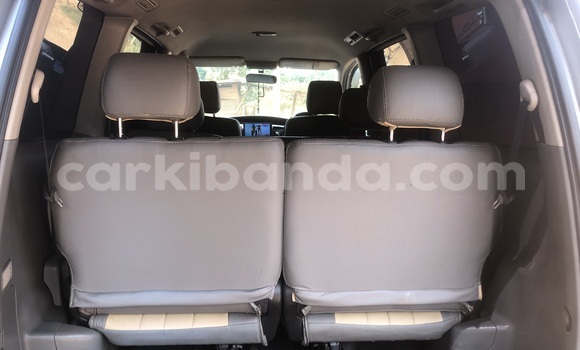 Gura Nshya Toyota Noah Silver Imodoka i Kampala mu Uganda Gura Nshya Toyota Noah Silver Imodoka i Kampala mu Uganda