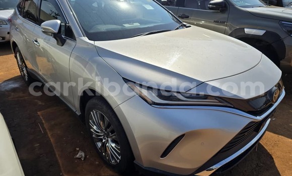 Gura Yakoze Toyota Harrier Silver Imodoka i Kampala mu Uganda Gura Yakoze Toyota Harrier Silver Imodoka i Kampala mu Uganda