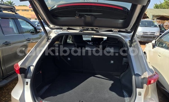 Gura Yakoze Toyota Harrier Silver Imodoka i Kampala mu Uganda Gura Yakoze Toyota Harrier Silver Imodoka i Kampala mu Uganda