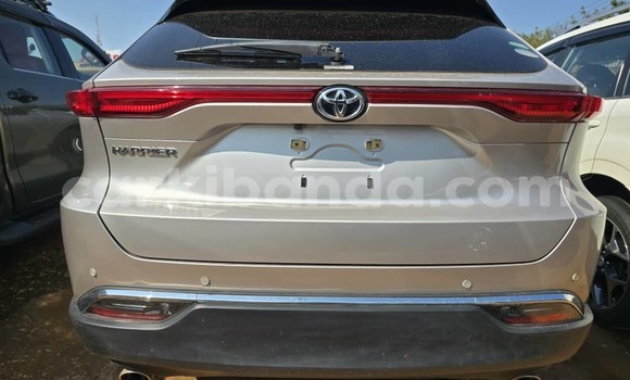 Gura Yakoze Toyota Harrier Silver Imodoka i Kampala mu Uganda Gura Yakoze Toyota Harrier Silver Imodoka i Kampala mu Uganda