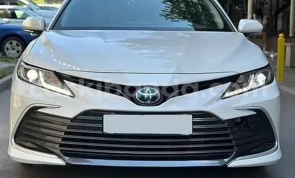 Buy Used Toyota Camry White Car in Kampala in Uganda