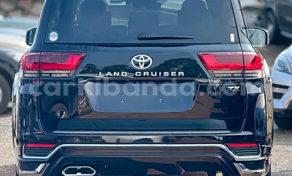 Gura Yakoze Toyota Land Cruiser Black Imodoka i Kampala mu Uganda Gura Yakoze Toyota Land Cruiser Black Imodoka i Kampala mu Uganda