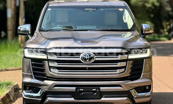 Buy Used Toyota Land Cruiser Beige Car in Kampala in Uganda Buy Used Toyota Land Cruiser Beige Car in Kampala in Uganda