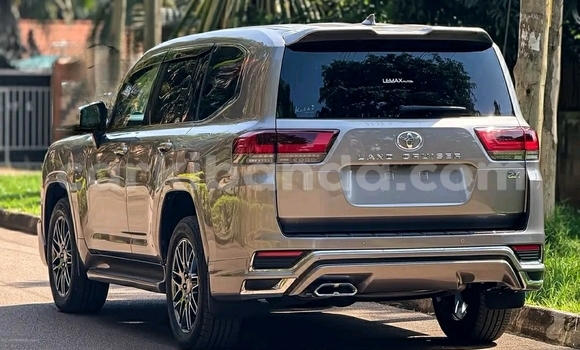 Buy Used Toyota Land Cruiser Beige Car in Kampala in Uganda Buy Used Toyota Land Cruiser Beige Car in Kampala in Uganda