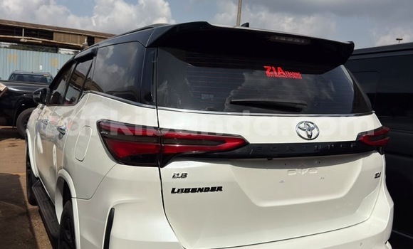 Acheter Occasion Voiture Toyota Fortuner Blanc à Kampala, Ouganda Acheter Occasion Voiture Toyota Fortuner Blanc à Kampala, Ouganda