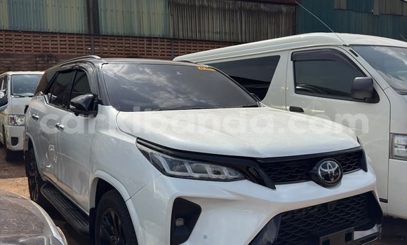 Acheter Occasion Voiture Toyota Fortuner Blanc à Kampala, Ouganda Acheter Occasion Voiture Toyota Fortuner Blanc à Kampala, Ouganda