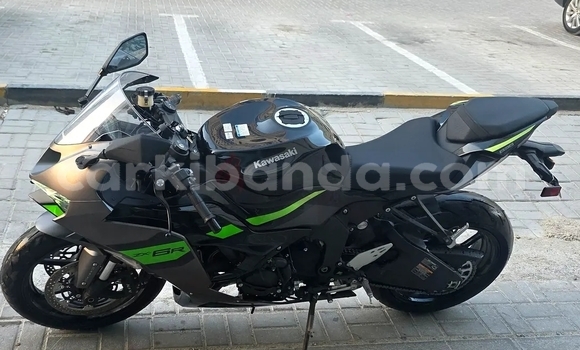 Acheter Occasion Moto Kawasaki ZX-R Beige à Kampala, Ouganda Acheter Occasion Moto Kawasaki ZX-R Beige à Kampala, Ouganda