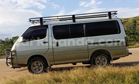 Buy Used Toyota Super Custom White Car in Kampala in Uganda