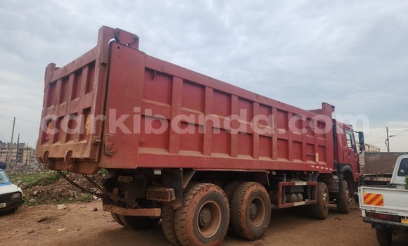 Buy Used Howo Sinotruk Red Truck in Kampala in Uganda Buy Used Howo Sinotruk Red Truck in Kampala in Uganda