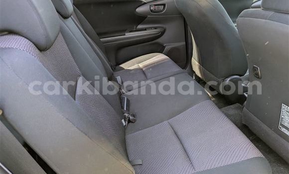 Acheter Import Voiture Toyota Wish Noir à Kampala, Ouganda Acheter Import Voiture Toyota Wish Noir à Kampala, Ouganda