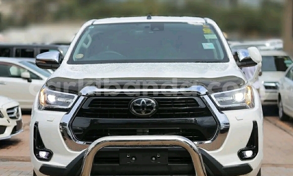 Buy Used Toyota Hiluxe Revo White Car in Kampala in Uganda Buy Used Toyota Hiluxe Revo White Car in Kampala in Uganda